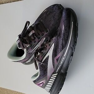 Brooks Adrenaline GTS 23 sneakers size 8